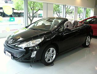 待望の「３０８ＣＣ」が、プジョー千里にやってきました