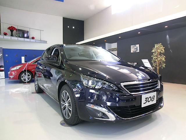 ショールーム展示車入れ替え