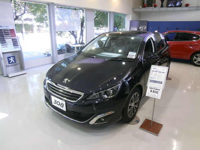 ショールーム展示車入れ替え