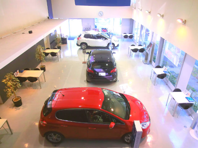ショールーム展示車入れ替え