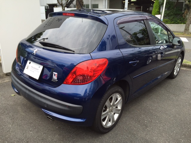 いい色の中古車が入りましたー☆