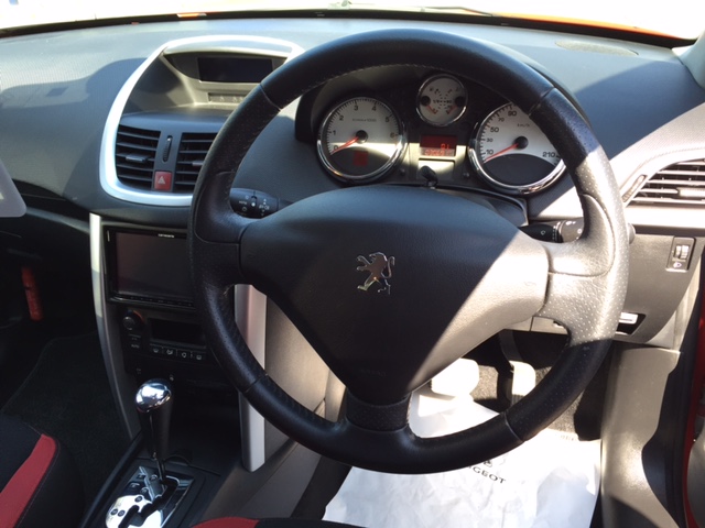 きれいなレッドの中古車が出ました☆