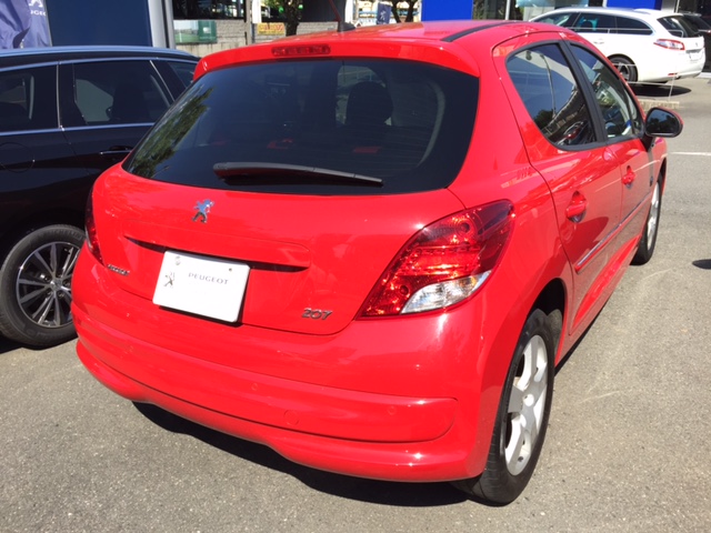きれいなレッドの中古車が出ました☆