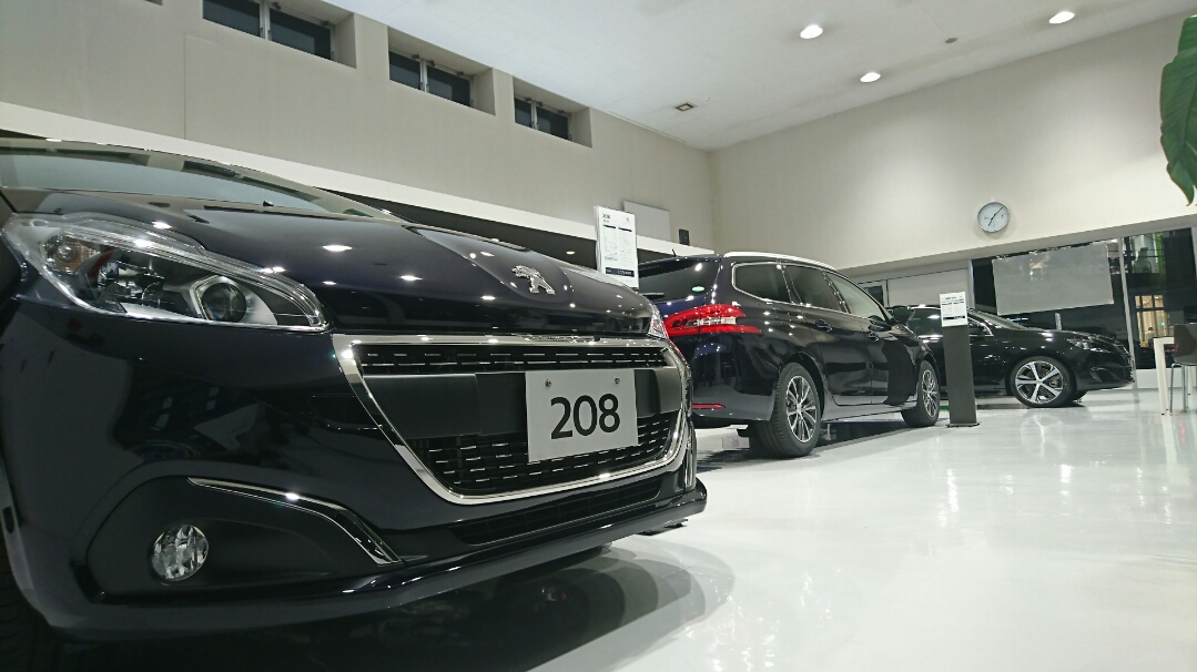 ショールーム展示車入れ替え４月よりシックなショールームへ