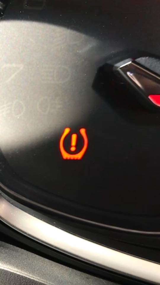 タイヤ空気圧インジケーターについて