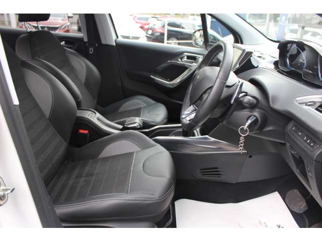 プジョー２００８Premium