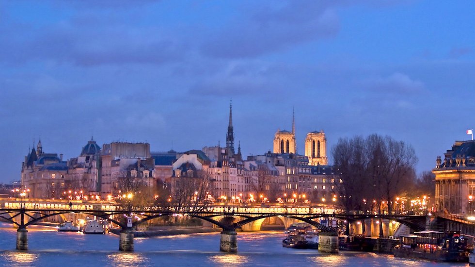 本日プジョー千里店定休日です。