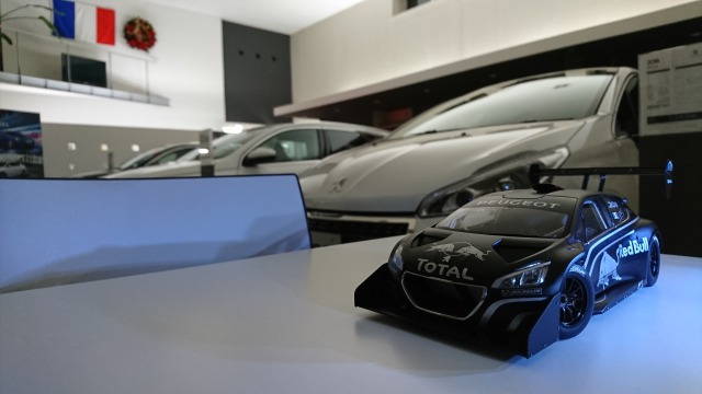 プジョー千里店に新たな展示車が加わりました。