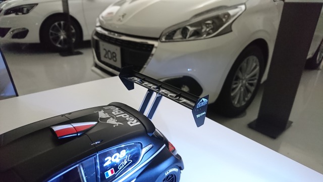 プジョー千里店に新たな展示車が加わりました。