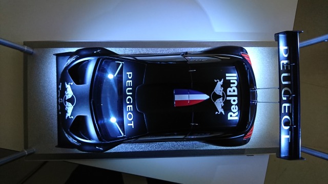 プジョー千里店に新たな展示車が加わりました。