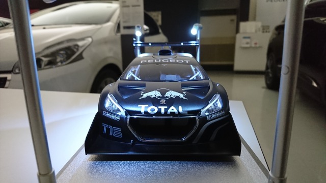 プジョー千里店に新たな展示車が加わりました。