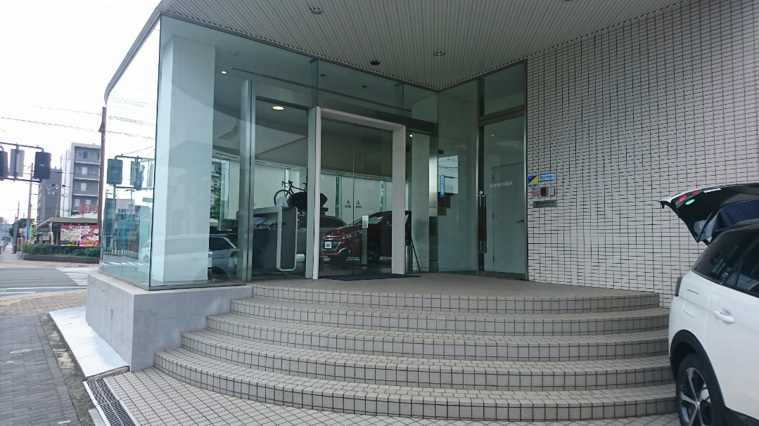 プジョー千里店仮店舗はこんなところ!!