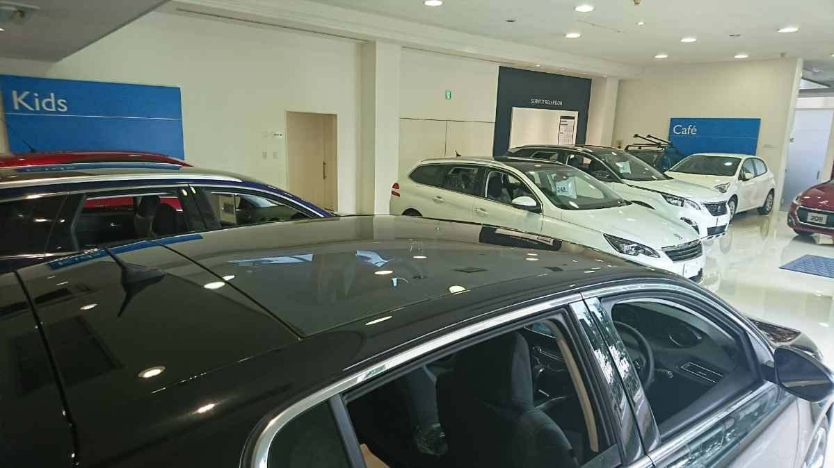 プジョー千里店仮店舗はこんなところ!!