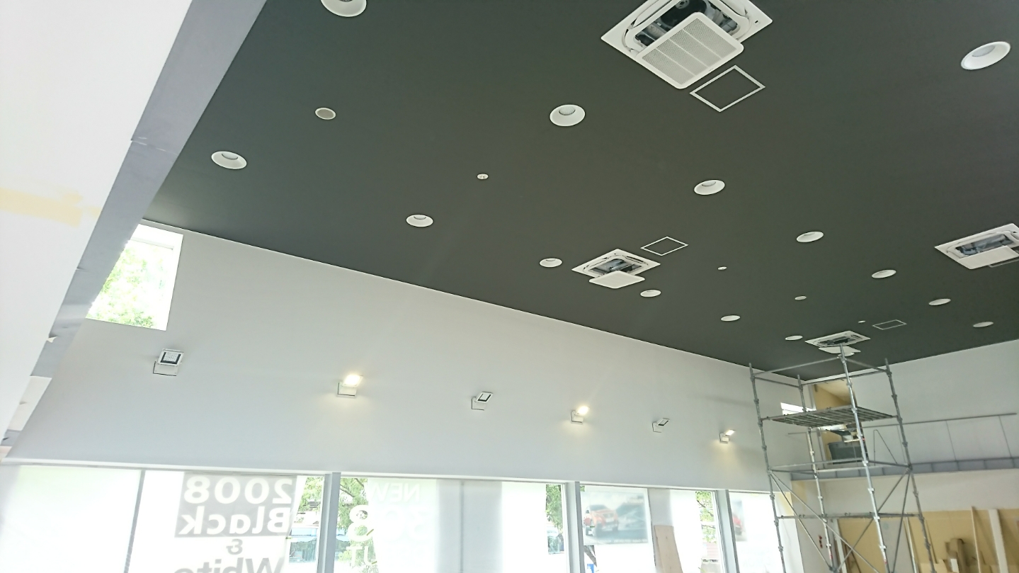 プジョー千里の新たな女神