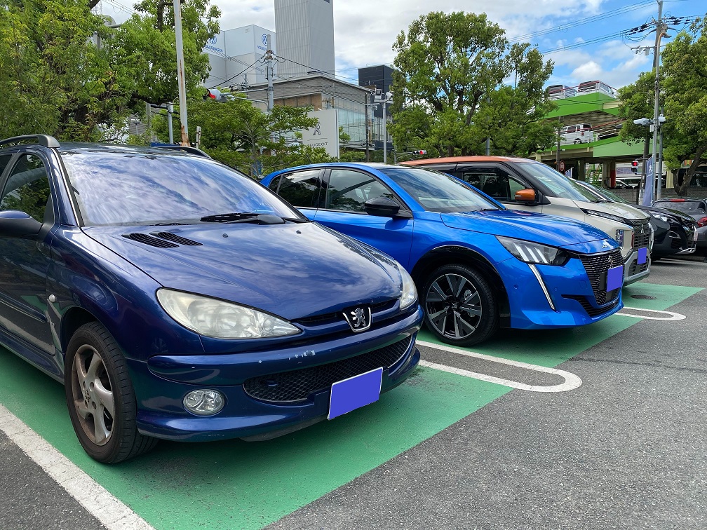 New208 GT LINE P.G.ROOF(ヴァーティゴブルー）ご納車