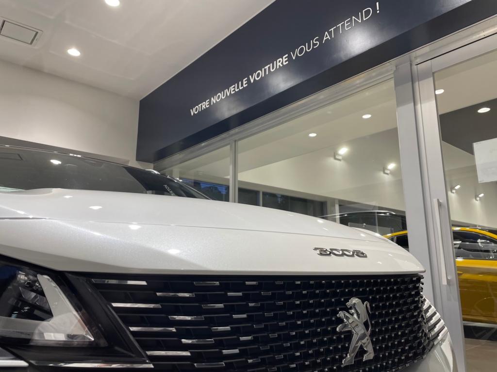 VOTRE NOUVELLE VOITURE VOUS ATTEND!